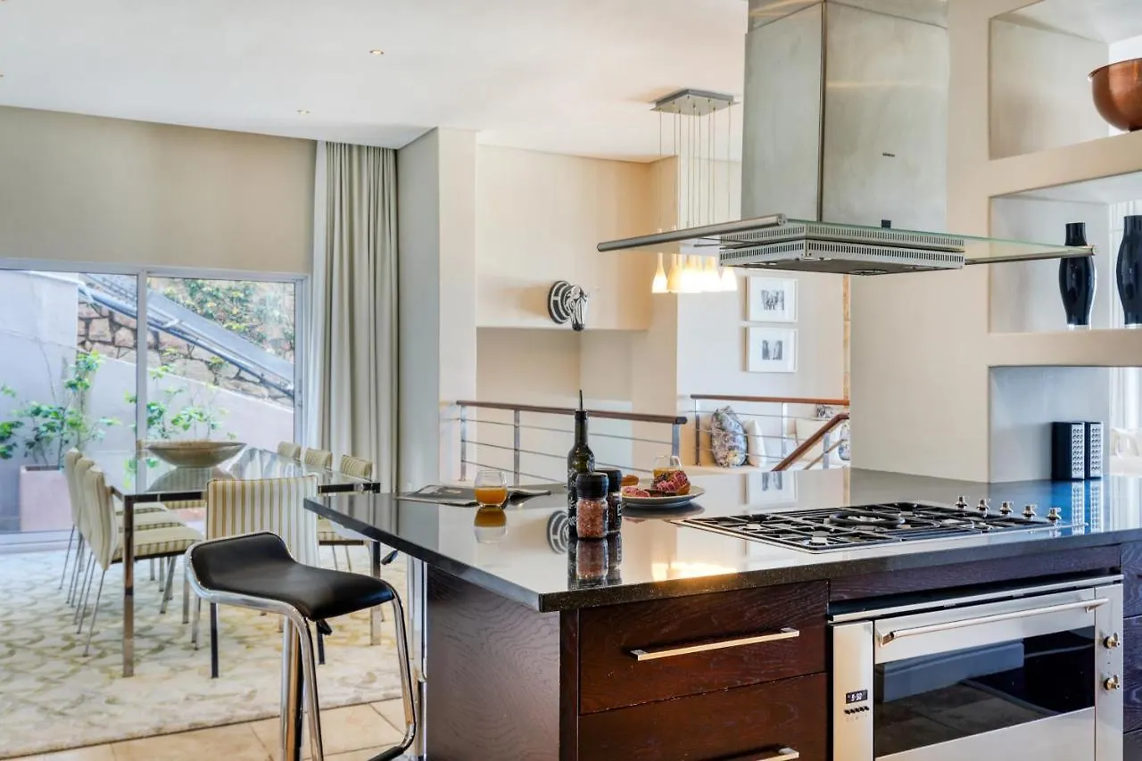 アパート Bakoven Sunsets - Luxury Apt With Sea Views & Pool ケープタウン