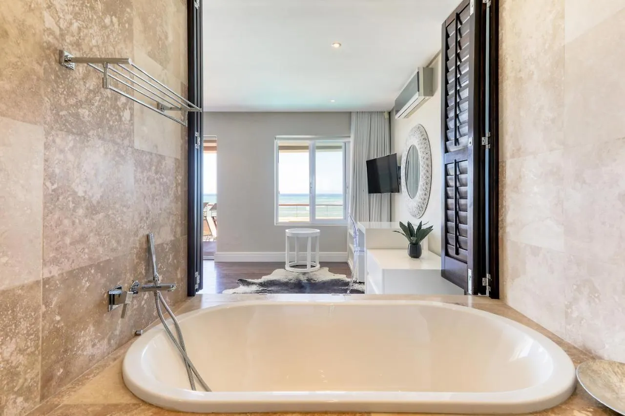 アパート Bakoven Sunsets - Luxury Apt With Sea Views & Pool ケープタウン